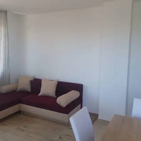 דירה Apartmenti Smokiniya