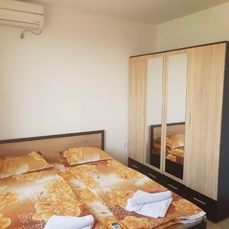Apartmenti Smokiniya *